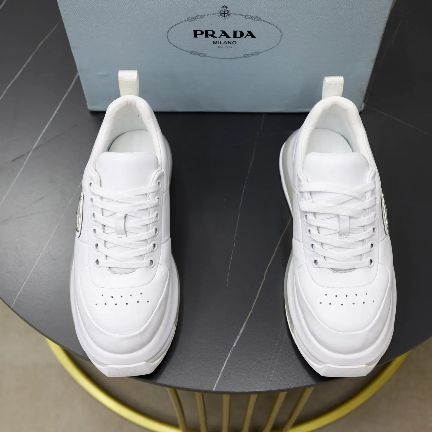 Ex-factory price: 640 💰Prada/Prada Men's casual delivery, using imported cowhide leather upper, Prada triangle logo, lambskin lining, original air cushion bottom, rubber sewing technology, rubber bottom layer, excellent shock absorption effect, comfortable on the feet! Size: 39-44 (45, 46 customized)
